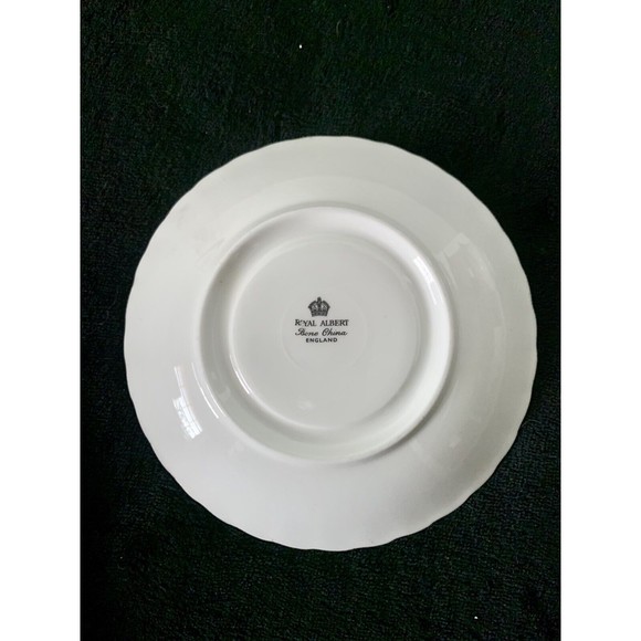 Royal Albert 4235 Gold & White Teacup & Saucer Bone China Gold Footed England - Picture 7 of 7